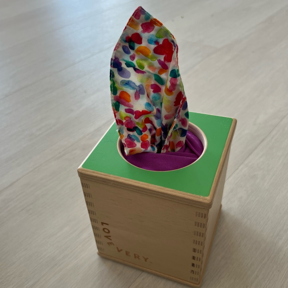 Lovevery Magic Tissue Box The Senser Play Kit 5-6 month w/ 7 linkable tissues